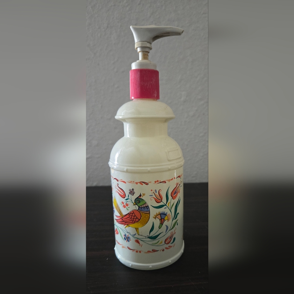 Vintage Avon 1978 Country/farmhouse Soap or Lotion pump Dispenser w/ birds Full